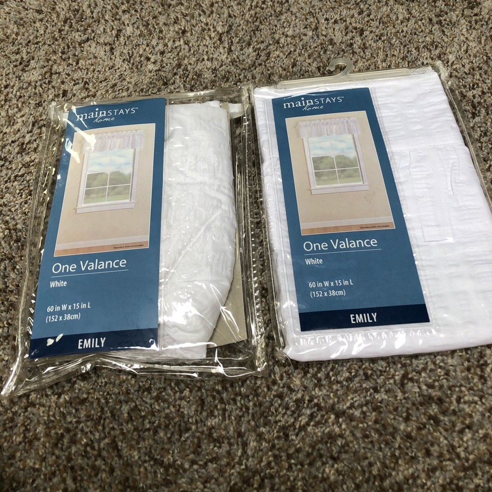 Mainstay valance.           NWT